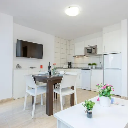 Apart-rent Av Rhode 1º *